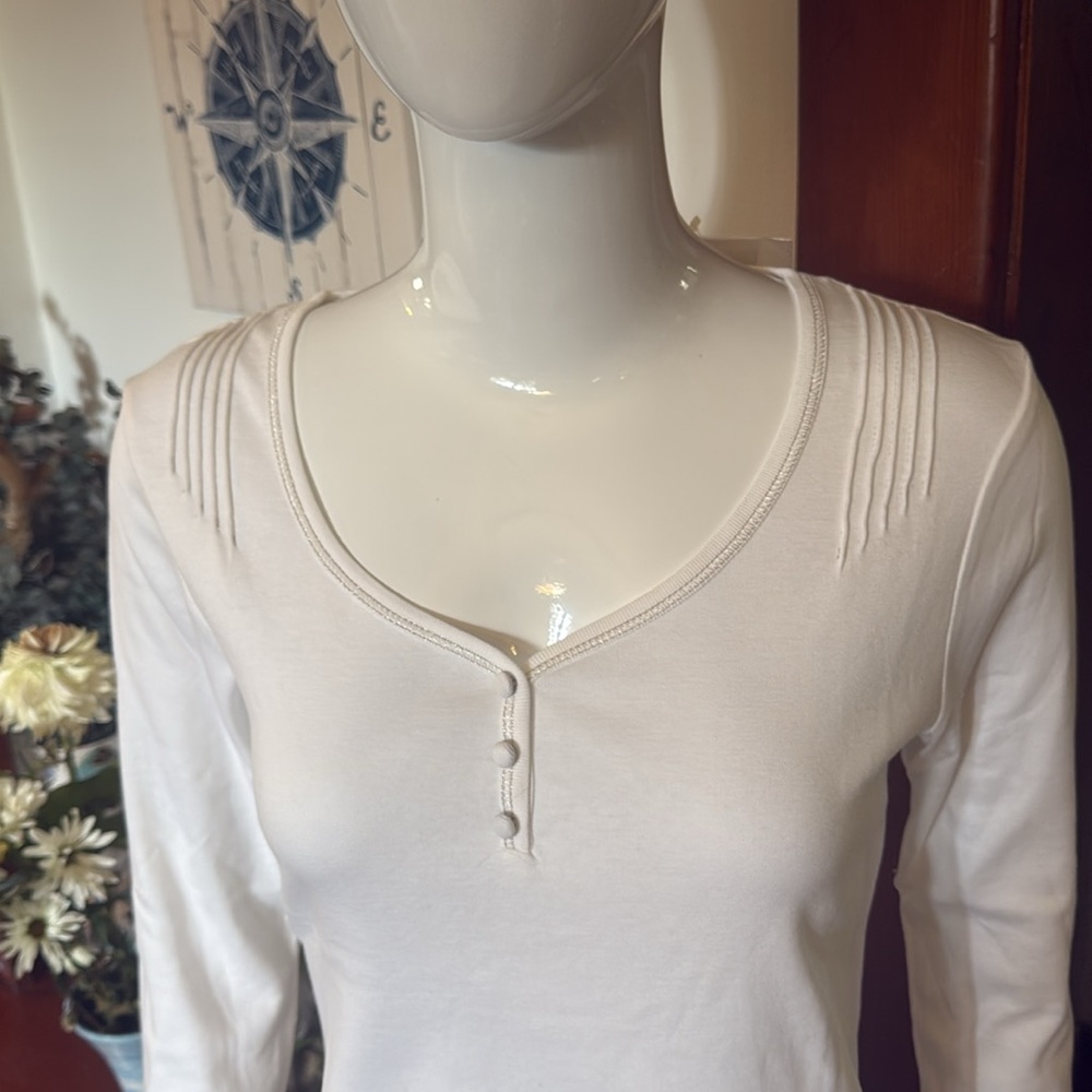 NWT northern reflections size small Women's Cream Top